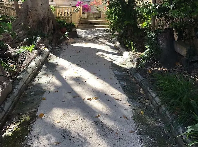Apartman Garden At Palazzo Famularo